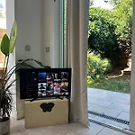 Modern, Spacious 1 Bedroom Garden Flat Sw18